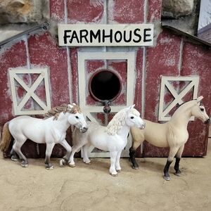 3 Schleich Horses